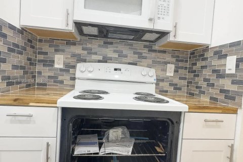 Снять в аренду кондоминиум в Уэст-Палм-Бич, Флорида 2 спальни, 65.77м2, № 1967341 - фото 10