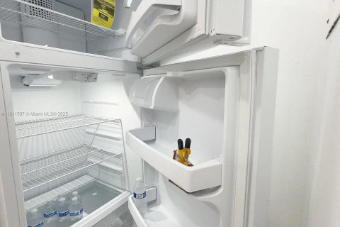 Снять в аренду кондоминиум в Уэст-Палм-Бич, Флорида 2 спальни, 65.77м2, № 1967341 - фото 11