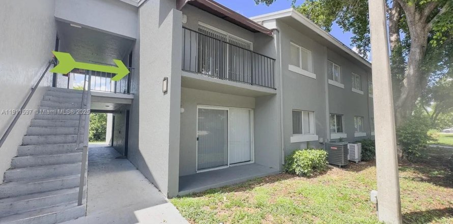 Кондоминиум с 2 спальнями в Уэст-Палм-Бич, Флорида № 1967341