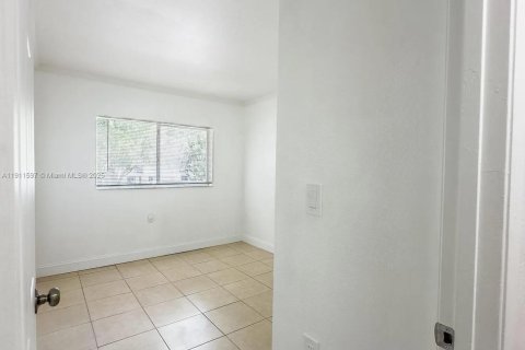 Снять в аренду кондоминиум в Уэст-Палм-Бич, Флорида 2 спальни, 65.77м2, № 1967341 - фото 22