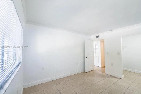 Снять в аренду кондоминиум в Уэст-Палм-Бич, Флорида 2 спальни, 65.77м2, № 1967341 - фото 19