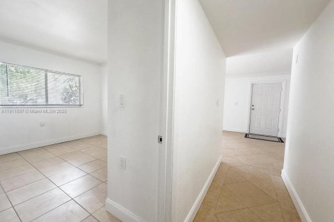 Снять в аренду кондоминиум в Уэст-Палм-Бич, Флорида 2 спальни, 65.77м2, № 1967341 - фото 21