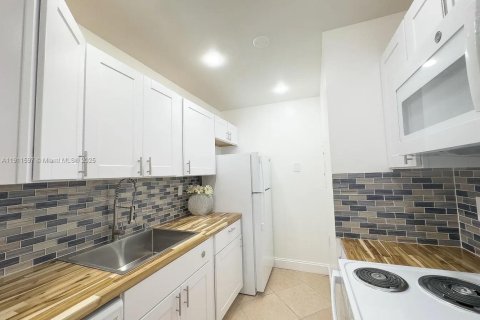 Снять в аренду кондоминиум в Уэст-Палм-Бич, Флорида 2 спальни, 65.77м2, № 1967341 - фото 7