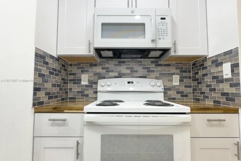 Снять в аренду кондоминиум в Уэст-Палм-Бич, Флорида 2 спальни, 65.77м2, № 1967341 - фото 9