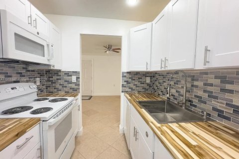 Снять в аренду кондоминиум в Уэст-Палм-Бич, Флорида 2 спальни, 65.77м2, № 1967341 - фото 8