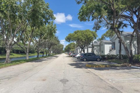 Снять в аренду кондоминиум в Уэст-Палм-Бич, Флорида 2 спальни, 65.77м2, № 1967341 - фото 27