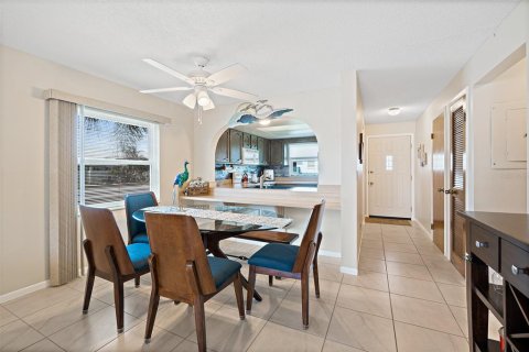 Condo in Cape Canaveral, Florida, 2 bedrooms  № 1911536 - photo 19