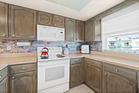 Condo in Cape Canaveral, Florida, 2 bedrooms  № 1911536 - photo 9