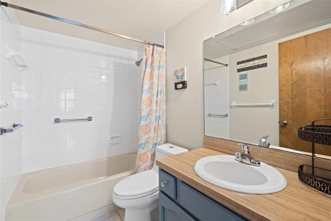 Condo in Cape Canaveral, Florida, 2 bedrooms  № 1911536 - photo 17