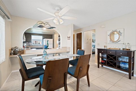 Condo in Cape Canaveral, Florida, 2 bedrooms  № 1911536 - photo 6