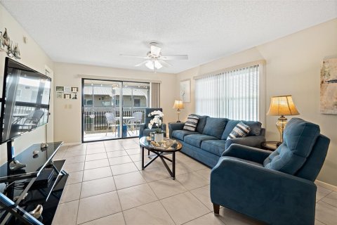 Condo in Cape Canaveral, Florida, 2 bedrooms  № 1911536 - photo 11