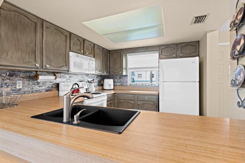 Condo in Cape Canaveral, Florida, 2 bedrooms  № 1911536 - photo 20