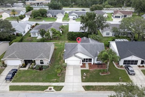 House in Port Richey, Florida 2 bedrooms, 143.35 sq.m. № 2198538 - photo 2