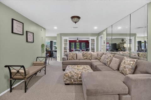 House in Port Richey, Florida 2 bedrooms, 143.35 sq.m. № 2198538 - photo 13