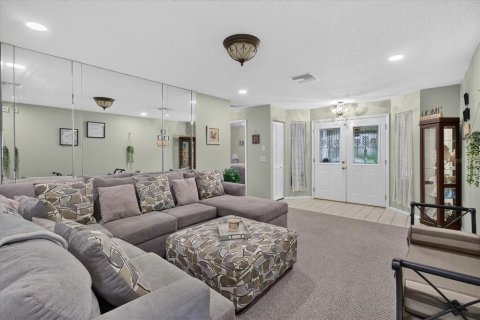House in Port Richey, Florida 2 bedrooms, 143.35 sq.m. № 2198538 - photo 12