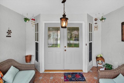 House in Port Richey, Florida 2 bedrooms, 143.35 sq.m. № 2198538 - photo 7