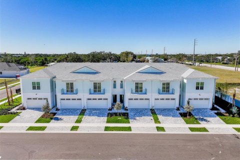 Adosado en venta en Melbourne, Florida, 3 dormitorios, 194.35 m2 № 1618544 - foto 1