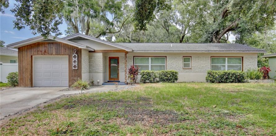 House in Winter Park, Florida 3 bedrooms, 134.71 sq.m. № 2221016