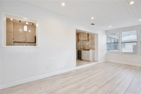 House in Winter Park, Florida 3 bedrooms, 134.71 sq.m. № 2221016 - photo 8