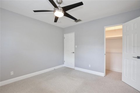 House in Winter Park, Florida 3 bedrooms, 134.71 sq.m. № 2221016 - photo 14