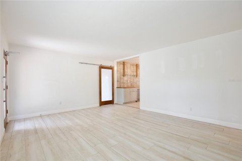 House in Winter Park, Florida 3 bedrooms, 134.71 sq.m. № 2221016 - photo 4