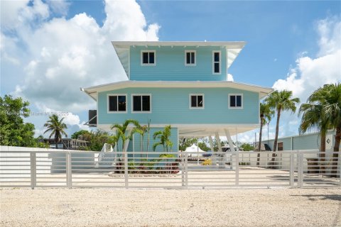 House in Key Largo, Florida 3 bedrooms, 142.7 sq.m. № 1845966 - photo 1