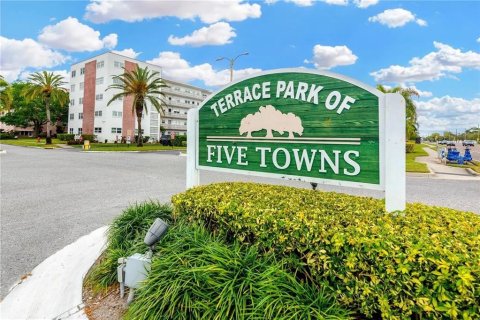 Condo in Saint Petersburg, Florida, 1 bedroom  № 1657836 - photo 22