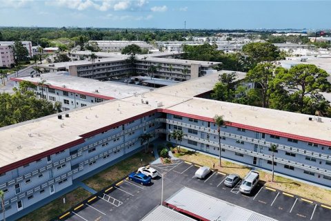 Condo in Saint Petersburg, Florida, 1 bedroom  № 1657836 - photo 17