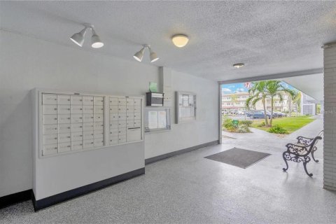Condo in Saint Petersburg, Florida, 1 bedroom  № 1657836 - photo 16