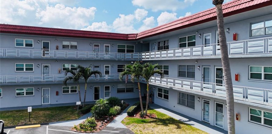 Condo in Saint Petersburg, Florida, 1 bedroom № 1657836