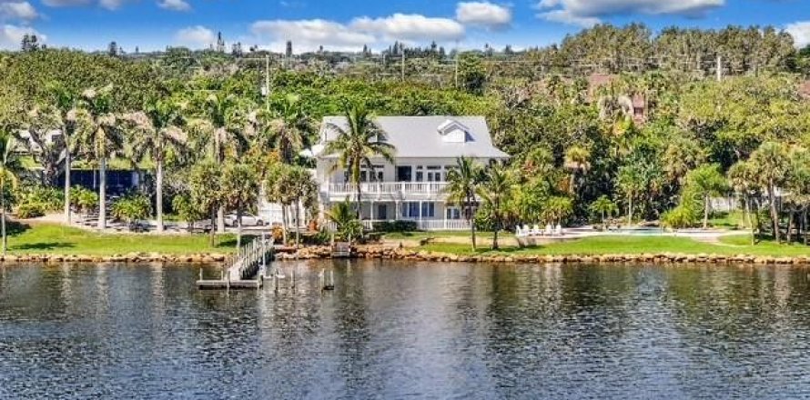 House in Palm Bay, Florida 4 bedrooms, 278.15 sq.m. № 1613887