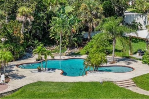 House in Palm Bay, Florida 4 bedrooms, 278.15 sq.m. № 1613887 - photo 4