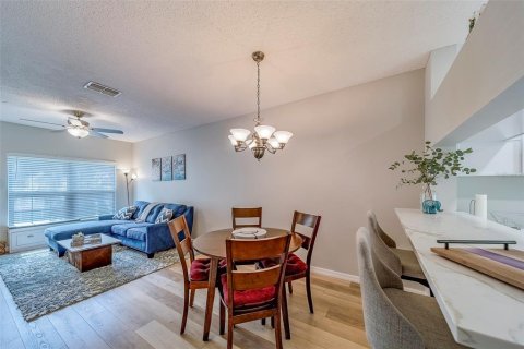 Touwnhouse à vendre à Oldsmar, Floride: 2 chambres, 102.66 m2 № 1802153 - photo 11