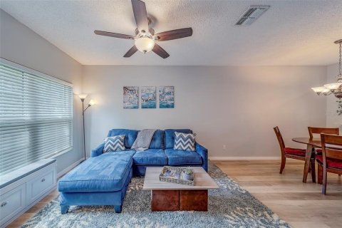 Townhouse in Oldsmar, Florida 2 bedrooms, 102.66 sq.m. № 1802153 - photo 8