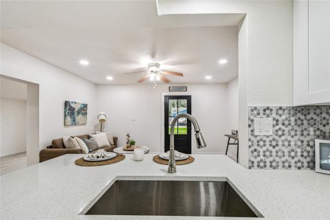 Casa en venta en New Port Richey, Florida, 4 dormitorios, 121.52 m2 № 1900330 - foto 11