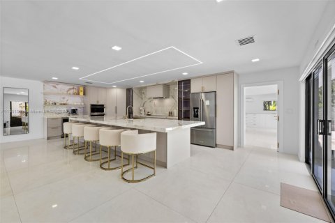 House in Hollywood, Florida 4 bedrooms, 248.61 sq.m. № 1955281 - photo 12