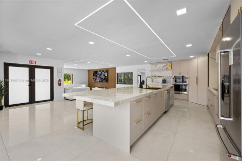 House in Hollywood, Florida 4 bedrooms, 248.61 sq.m. № 1955281 - photo 20