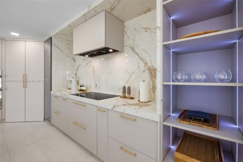 House in Hollywood, Florida 4 bedrooms, 248.61 sq.m. № 1955281 - photo 15