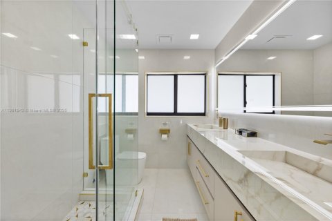 House in Hollywood, Florida 4 bedrooms, 248.61 sq.m. № 1955281 - photo 27