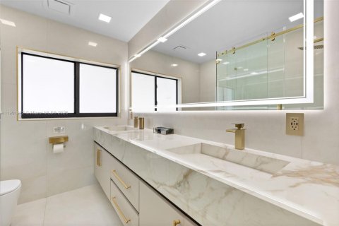 House in Hollywood, Florida 4 bedrooms, 248.61 sq.m. № 1955281 - photo 28