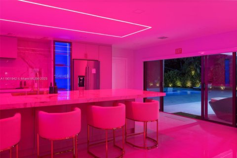 House in Hollywood, Florida 4 bedrooms, 248.61 sq.m. № 1955281 - photo 18