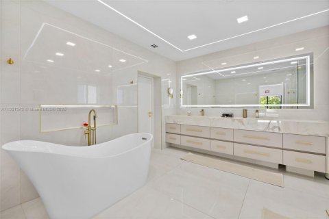 House in Hollywood, Florida 4 bedrooms, 248.61 sq.m. № 1955281 - photo 29