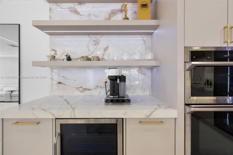 House in Hollywood, Florida 4 bedrooms, 248.61 sq.m. № 1955281 - photo 17