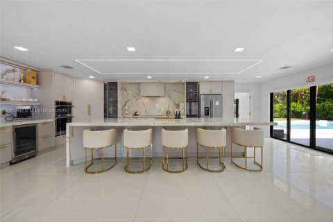 House in Hollywood, Florida 4 bedrooms, 248.61 sq.m. № 1955281 - photo 8