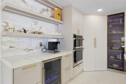 House in Hollywood, Florida 4 bedrooms, 248.61 sq.m. № 1955281 - photo 19