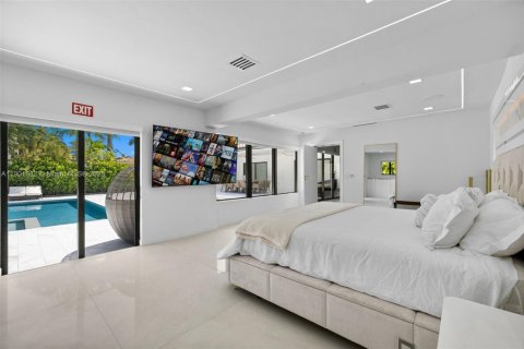 House in Hollywood, Florida 4 bedrooms, 248.61 sq.m. № 1955281 - photo 22