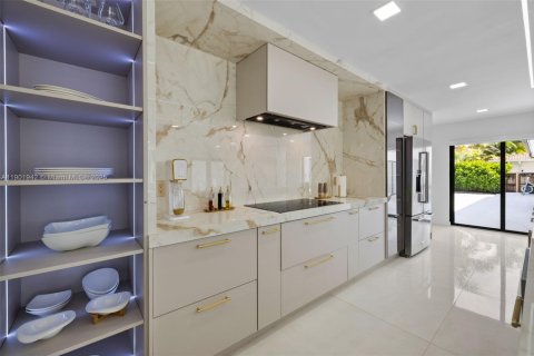 House in Hollywood, Florida 4 bedrooms, 248.61 sq.m. № 1955281 - photo 16