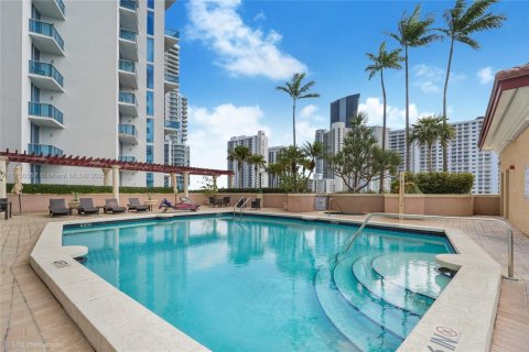 Condo in Sunny Isles Beach, Florida, 2 bedrooms  № 1860202 - photo 23