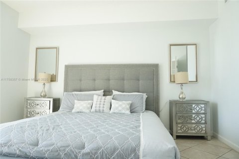 Condo in Sunny Isles Beach, Florida, 2 bedrooms  № 1860202 - photo 10