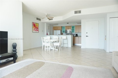 Condo in Sunny Isles Beach, Florida, 2 bedrooms  № 1860202 - photo 5
